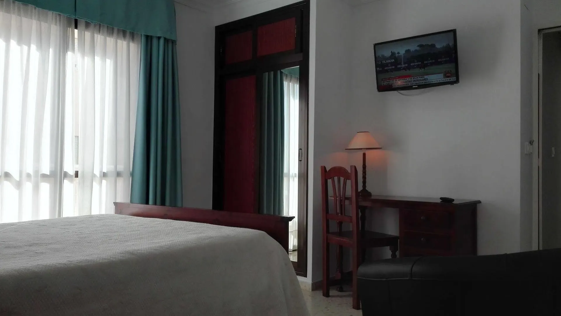 Hotel Macavi Rota 2*,