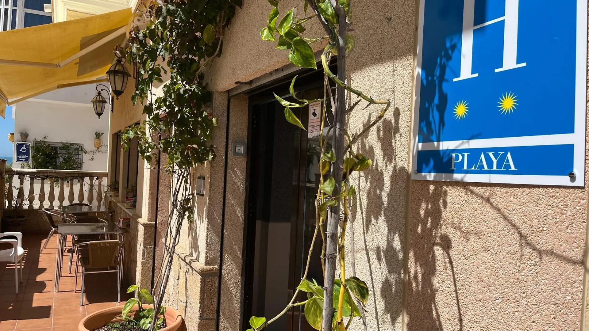 Guest house Hotel Macavi Rota